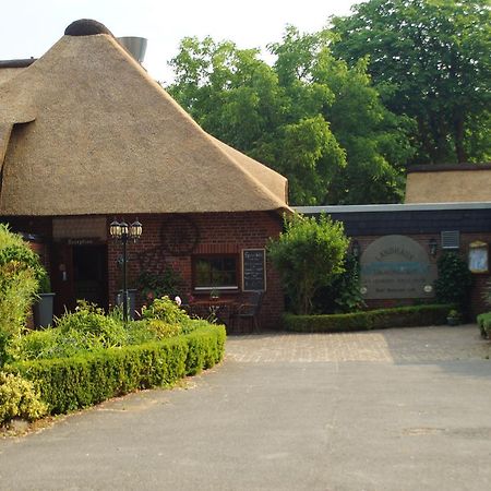 فندق Groß Grönauفي  Landhaus Absalonshorst المظهر الخارجي الصورة